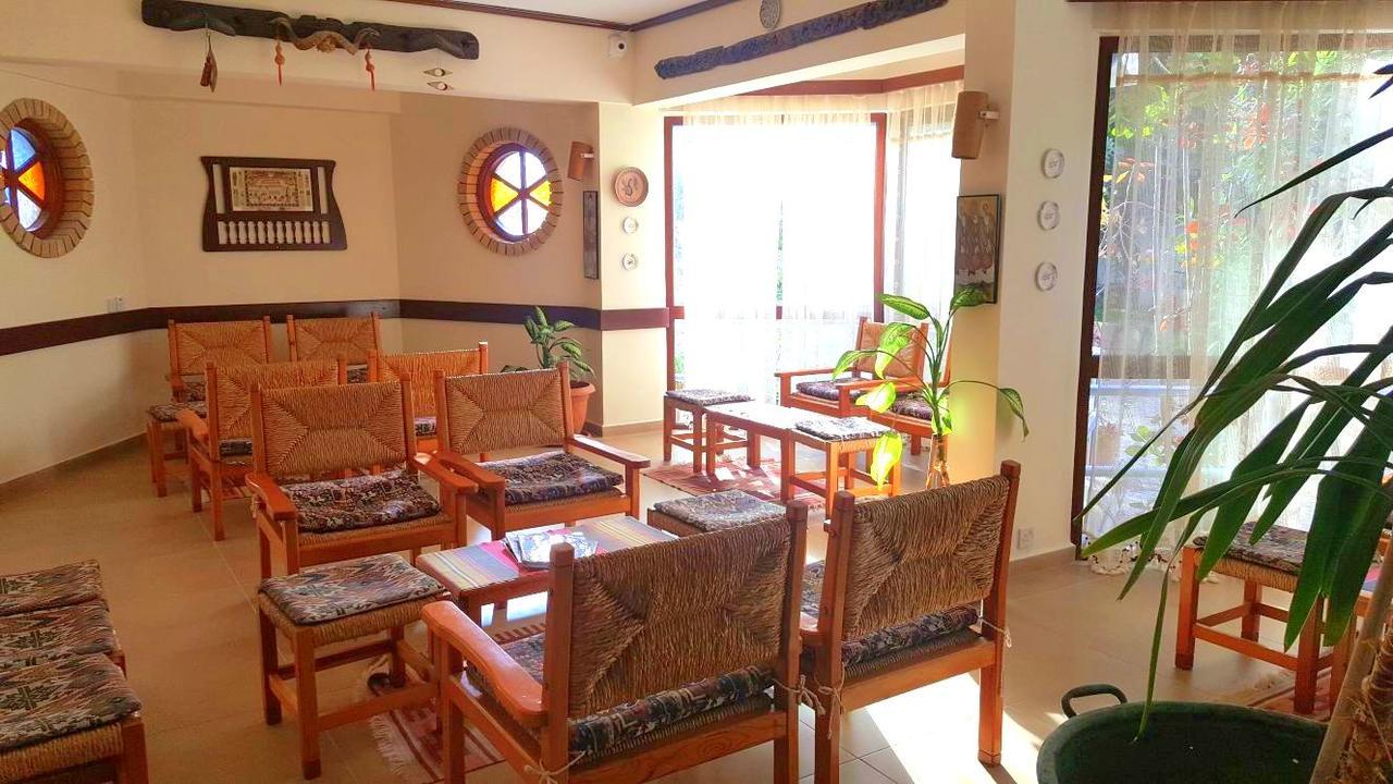 Topset Seafront Resort Karmi Ngoại thất bức ảnh